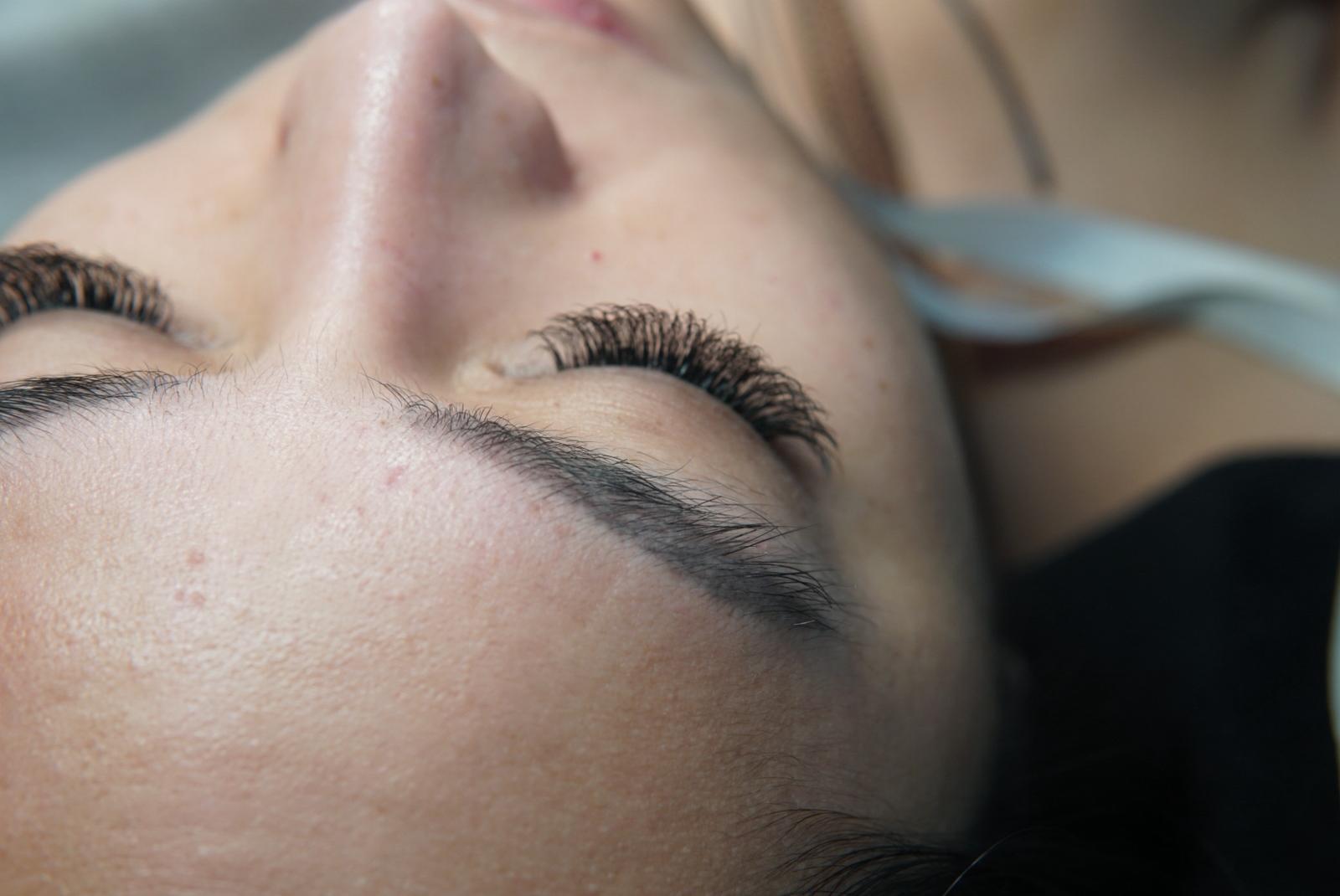 Side view of lash extensions