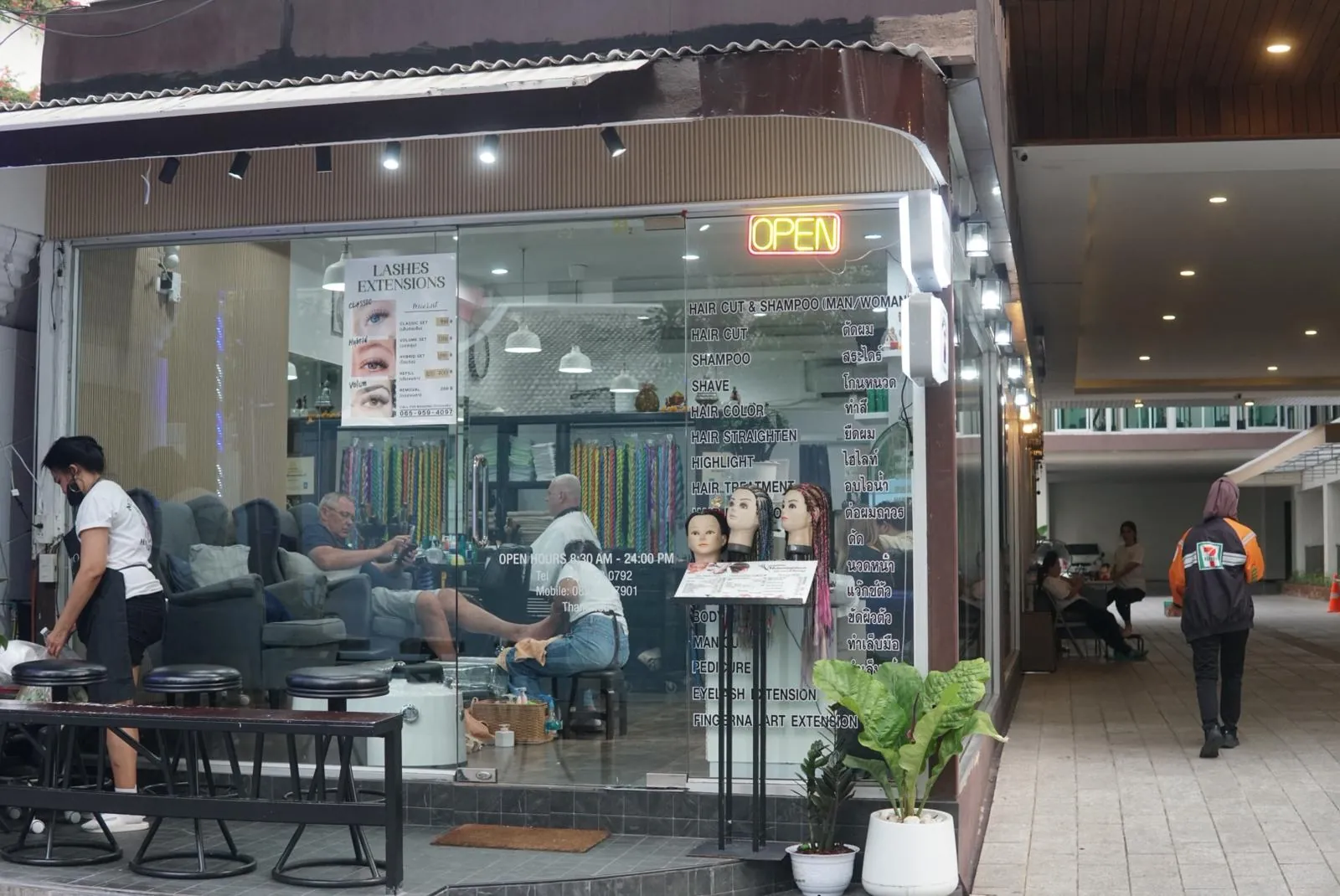 Metamorphosis Hair Salon & Massage storefront at the Dynasty Grand Inn Hotel, Sukhumvit Soi 6