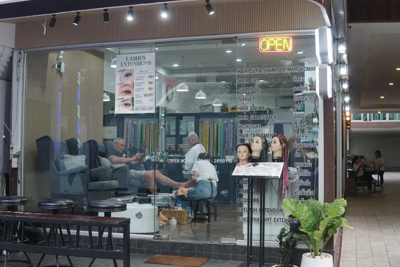 Metamorphosis storefront on Sukhumvit Soi 6, where laundry is dropped off